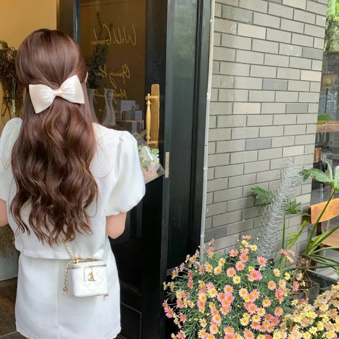 艳女新装